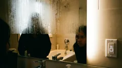 Why does the bathroom mirror fog up? The problem is not ventilation, but heating.